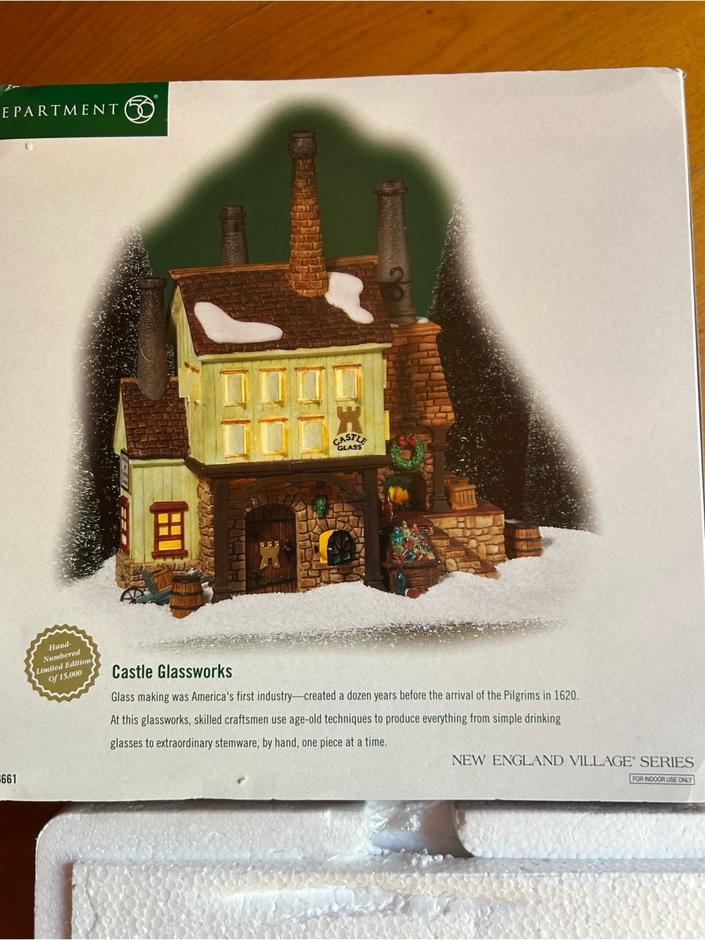 Department 56 New England " Castle Glassworks " Village Building